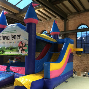 Hüpfburg mit Werbung