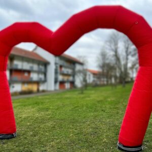 Aufblasbarer Herzbogen