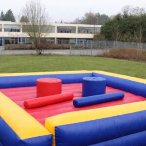 American Gladiator Eventmodul mit Podesten und gepolsterten Stangen für actionreiche Duelle auf Events mieten